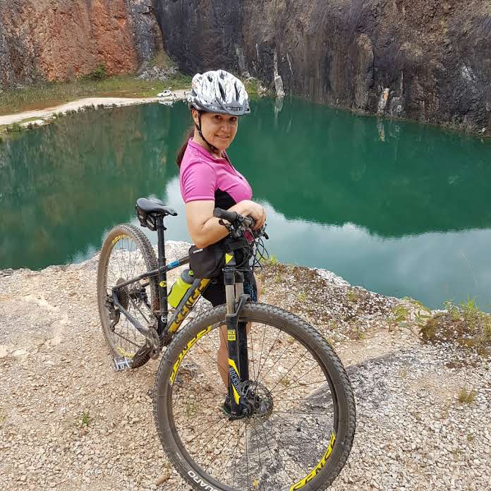 Stê en el entrenamiento de bici en Curitiba, Brasil.