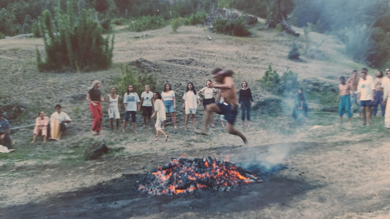 Ixan saltando el fuego